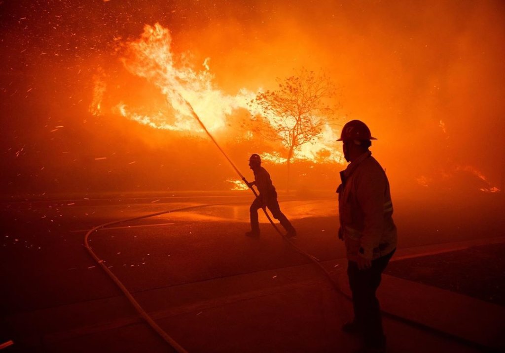 Saddleridge Fire, CA (October 2019). Photo: Christian Monterrosa.